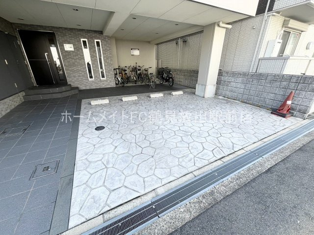 メイト鶴見の駐車場