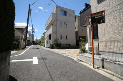 【前面道路含む現地写真】 | 新宿区矢来町　中古戸建