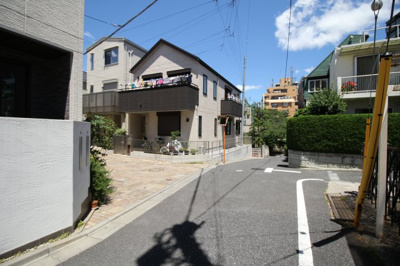 【前面道路含む現地写真】 | 新宿区矢来町　中古戸建