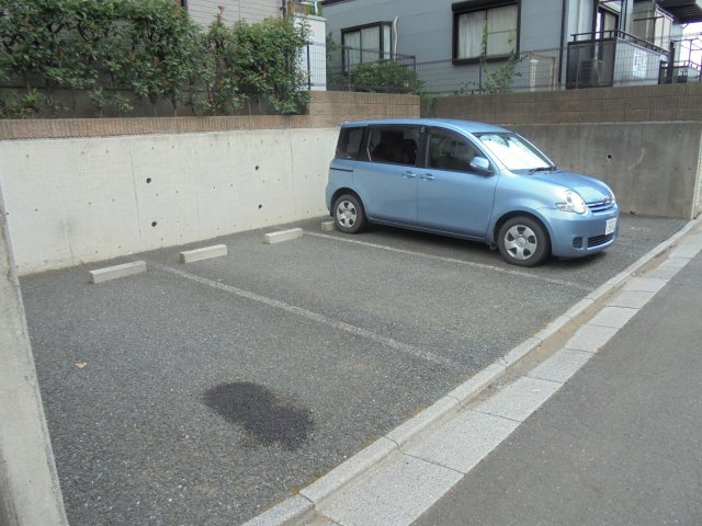 リヴィエールⅡの駐車場