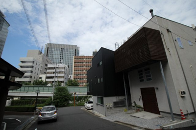 【前面道路含む現地写真】 | 千代田区隼町　中古戸建