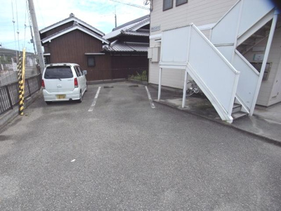 【駐車場】 | サマックスルミナスⅢ | 駐車場