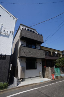 【外観】 | 小岩8分　南小岩六丁目新築戸建 | 公道面に接し、南側日当り良好です。