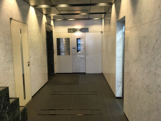 第一登茂ビルのエントランス