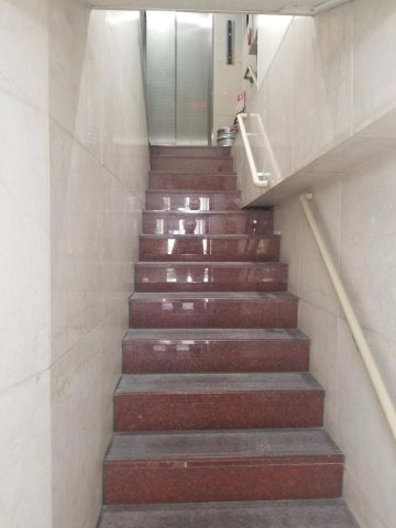 ル・グラシエルBLDG．６（DRビル）のエントランス