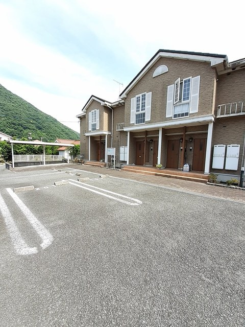 ヴェル　フォーレの駐車場