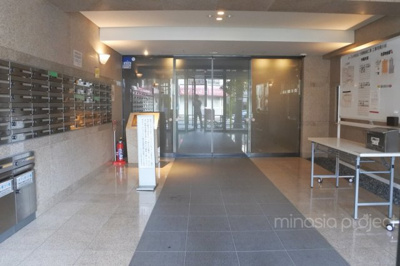 【エントランス】 | ルーブル中野沼袋 | 2019年撮影