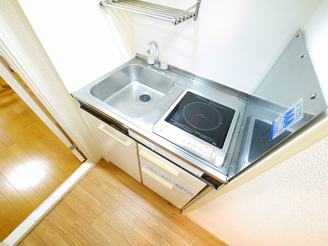 桜井第6マンションのキッチン|コンパクトなキッチンで掃除もラクラク