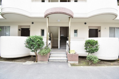 【エントランス】 | 磯子台パークハイツ2号棟 | 京急本線「金沢文庫」駅バス11分「氷取沢」停歩2分。