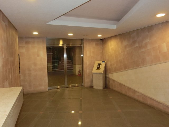 津田沼アゼリアサンハイツ　習志野市津田沼３丁目のエントランス|オートロックになってます。安心ですね。