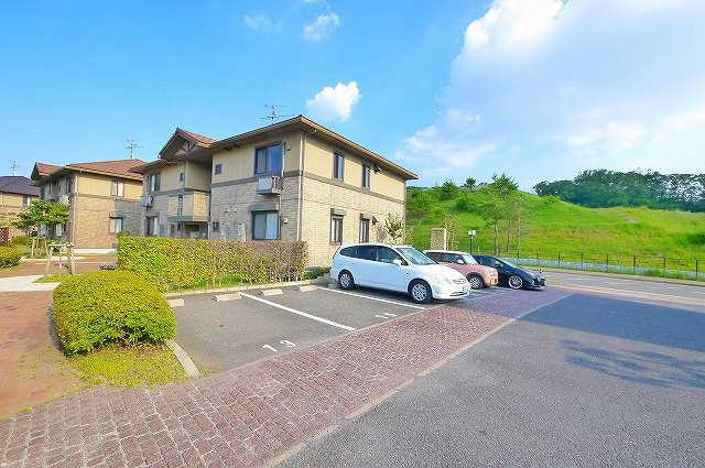リビングタウン学研都市Cの駐車場|駐車場があります