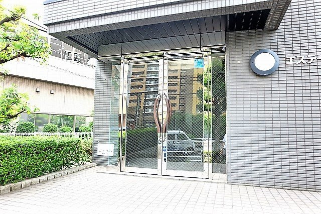 エステートAMNのエントランス