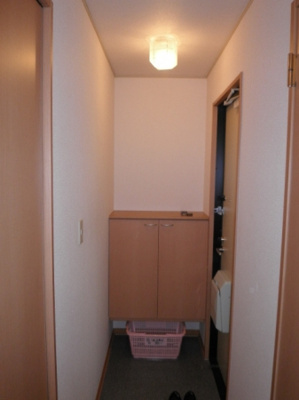 【玄関】 | コスモスＢ棟 | 収納もある玄関です