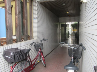 【エントランス】 | 落ち着いたエントランスです