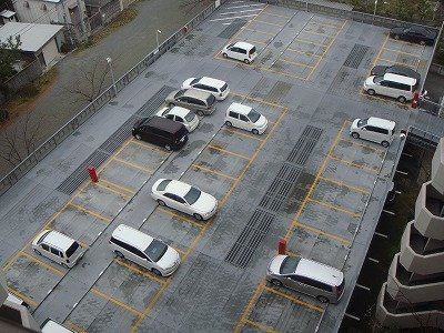 エルコンフォール新三田の駐車場