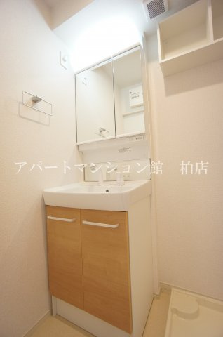 アライブ　ジュネスの独立洗面台