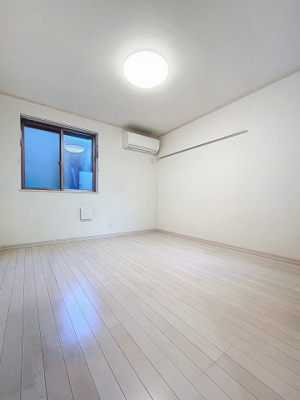 【居間・リビング】 | クラッセ高砂 | ★2面採光で日当たり良好です★