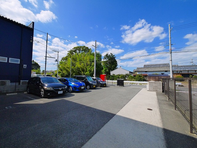 ドリームハイツのその他共用部分|車をお持ちの方に嬉しい駐車場付きの物件です