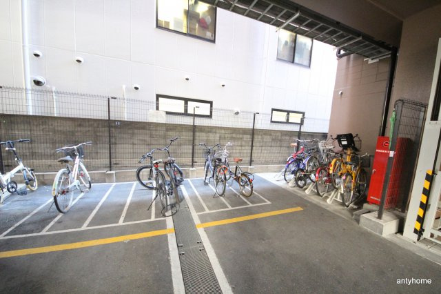 レジディア天神橋　仲介手数料無料の駐車場