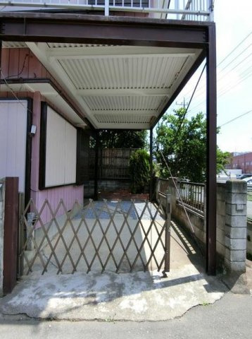 天沼新田325-7貸家の駐車場