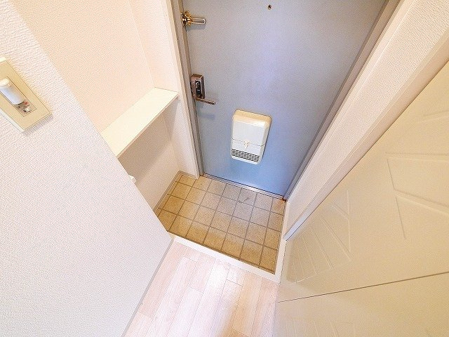 シティパレス生駒P-2の玄関|シンプルで使いやすい玄関です