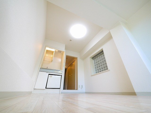 シティパレス生駒P-2の内装|明るい室内です