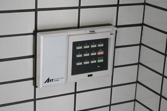 シティパレス生駒P-2のセキュリティ|オートロックで安心ですね