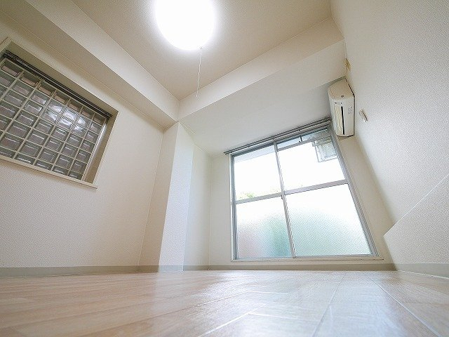 シティパレス生駒P-2の居間・リビング|使いやすい居間です