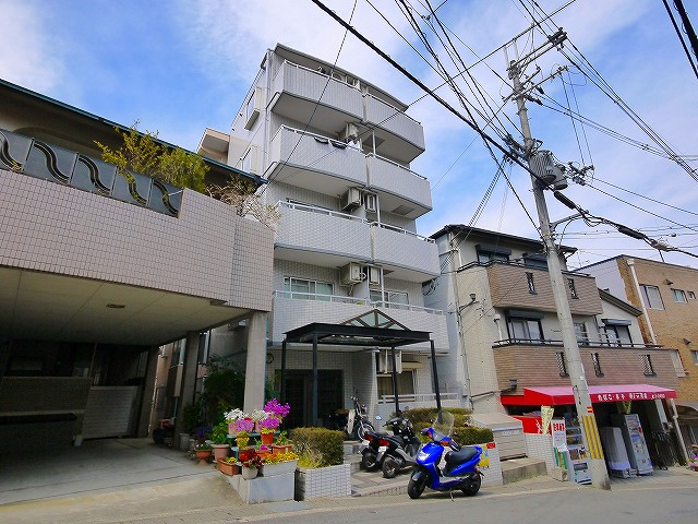 シティパレス生駒P-2の外観|落ち着いた雰囲気の外観です