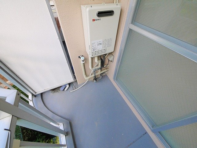 シティパレス生駒P-2のバルコニー|お洗濯にも便利なバルコニー付き