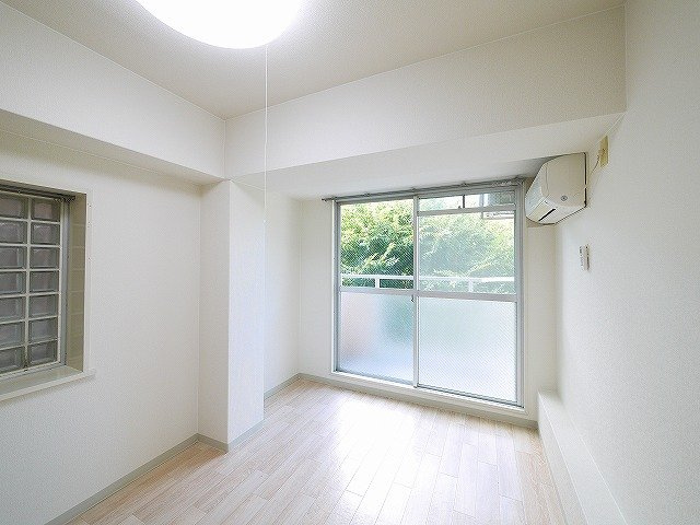 シティパレス生駒P-2の居間・リビング|使いやすい居間です