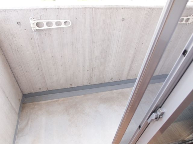 ウィンヒルズ難波西のバルコニー