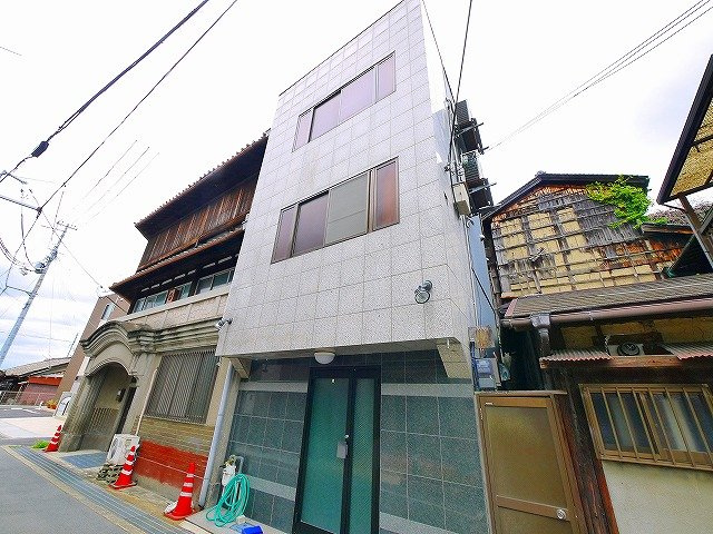 大和郡山市東岡町店舗の外観|落ち着いた雰囲気の外観です