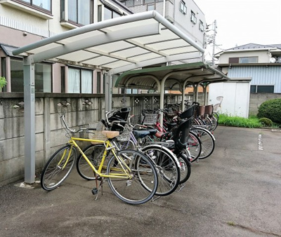 【その他共用部分】 | ラ・ルーミナス | 駐輪場は屋根付きです。/ラ・ルーミナス