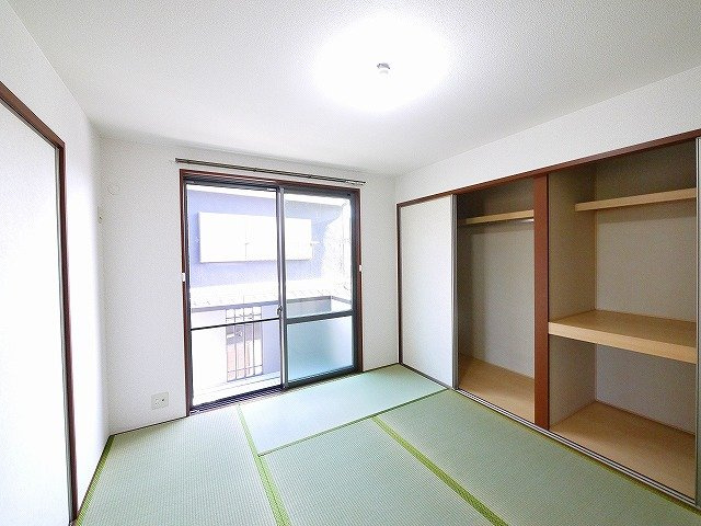 フェリシティーAの和室|畳の上でゆっくりとくつろげる和室です