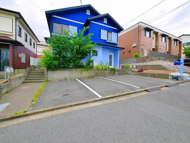 岡嶋メゾネットAの駐車場|駐車場に車を止められます