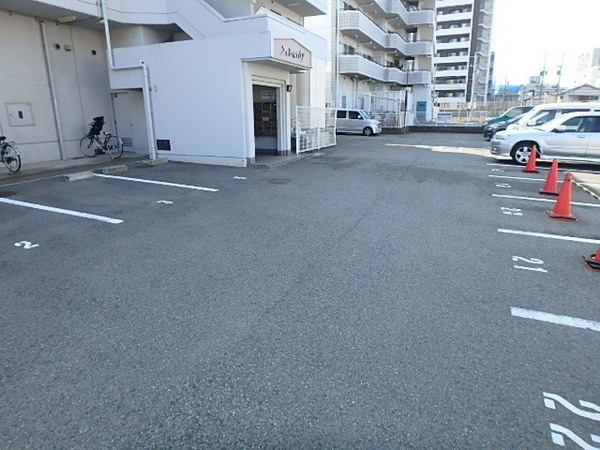 ファミールハイツの駐車場