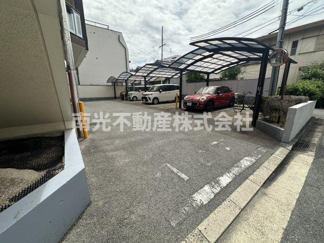 サンメゾンの駐車場
