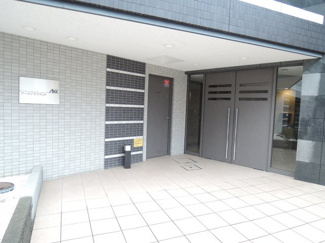 【エントランス】 | 横浜市営地下鉄ブルーライン「弘明寺」駅徒歩8分と好立地。