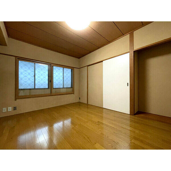 大手門コーポのエントランス