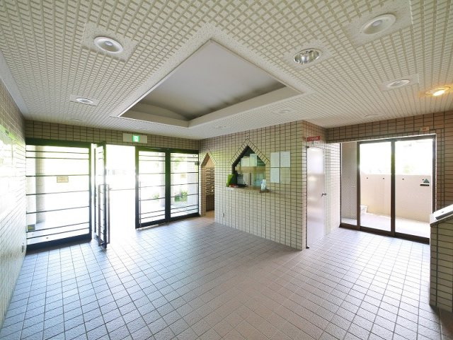 サニークレスト奈良公園南のエントランス|豪華なエントランススペース