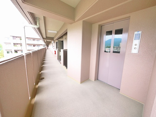 サニークレスト奈良公園南のその他共用部分|エレベーター付きで昇降も楽々。