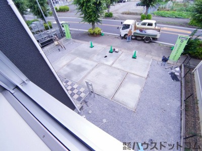 【駐車場】 | オープンハウス　蓮田市西城２丁目新築　カースペース3台可・82坪の敷地 | 広い駐車場があるので、車を買う予定の方も安心です