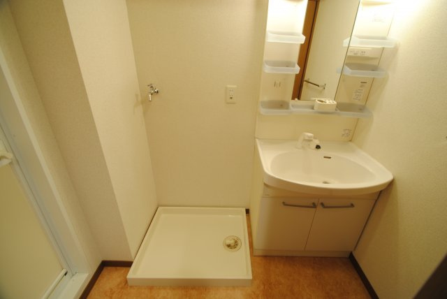 ヴェルドミール湯乃坂の独立洗面台|内装イメージ：同物件別室