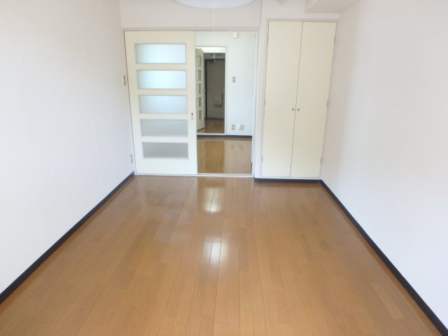 セザール元住吉の洋室