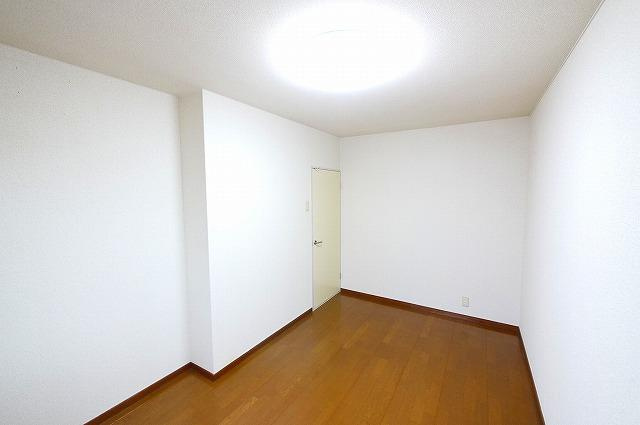 サンモールⅡ（宮ノ内）の寝室|落ち着いて過ごせるお部屋なので、寝室にいかがでしょうか