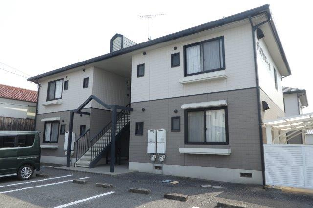 総社市福井のアパートの外観