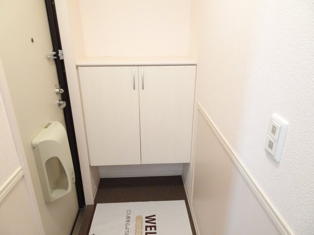 ハピネス本今の玄関