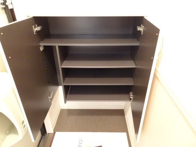 ハピネス本今の玄関