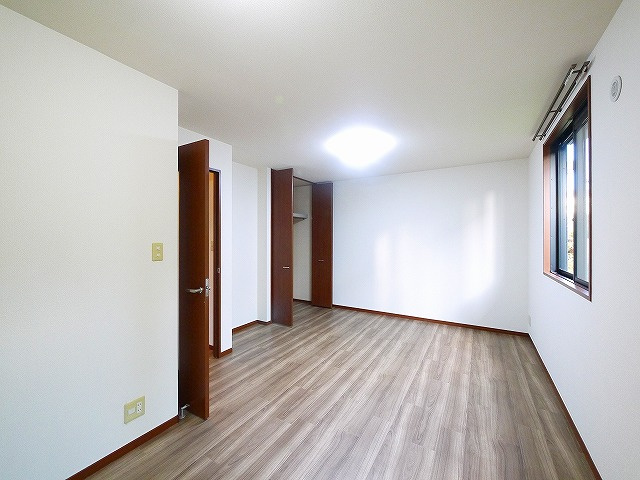 グランシャリオＤの居間・リビング|ゆったり過ごせるリビングです